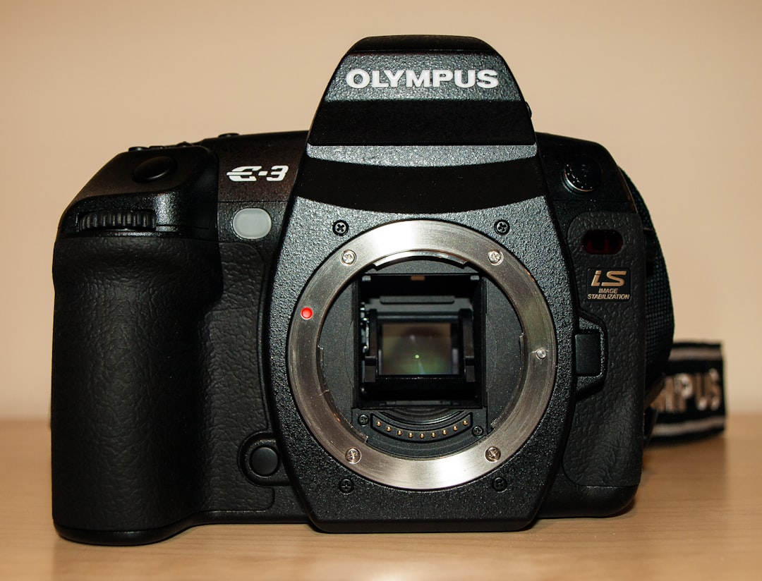 Capturing Moments: The Art of Choosing the Right Photography Equipment Capturing Moments: The Art of Choosing the Right Photography Equipment